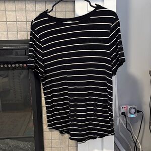 Old Navy Striped Short Sleeve Tee in Black and White